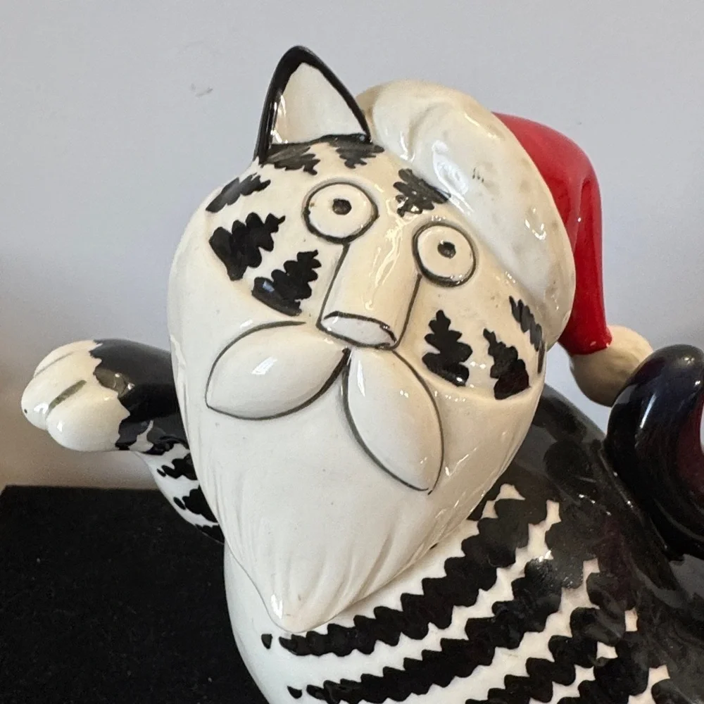 VINTAGE SIGMA TASTESETTERS CHRISTMAS CAT TEA POT SIZE 8“ x 4“ x 8“.